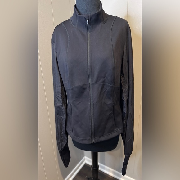 SWEATY BETTY Black Power Hybrid Workout Athleisure Jacket. Zipper front. Large. - Picture 7 of 10